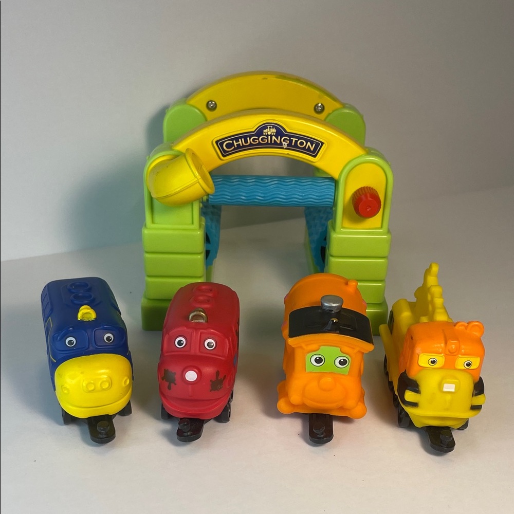 Chuggington Chug Wash Playset with Trains